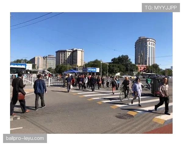 张楠家的冰箱里塞满了能量胶，连饮料都按训练时段分好类